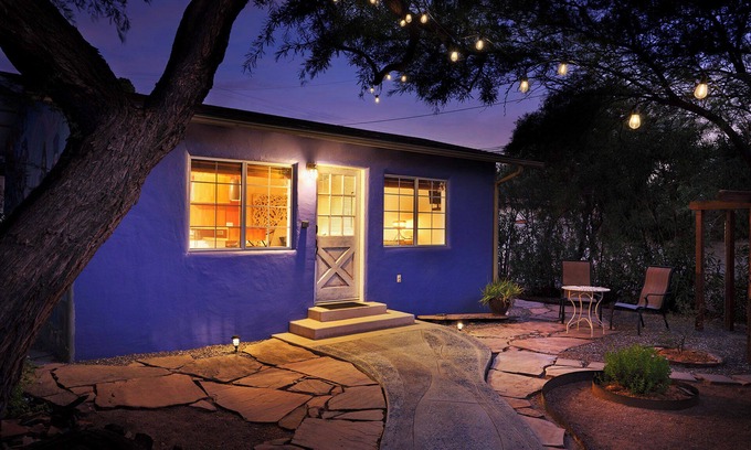 Sam Hughes House | TREAT GUESTHOUSE, Private, Quiet, Comfortable! Artistically designed space.