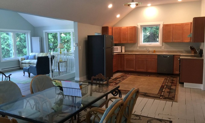 Elberta Apartment | Tree House Apt Overlooking Beautiful Betsie Bay, Near magnificent Lake overlook