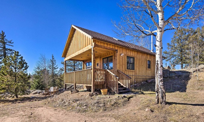 Victor Apartment | Tree-Lined Cripple Creek Retreat w/ Fireplace