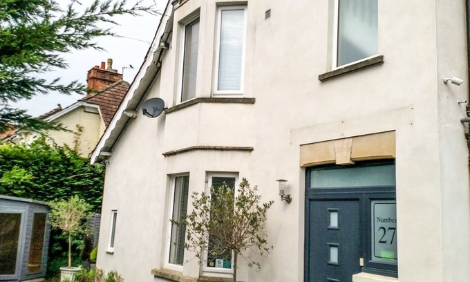 Glastonbury Cottage | TREE OF LIFE HOUSE, NUMBER 27 BERE LANE, pet friendly in Glastonbury