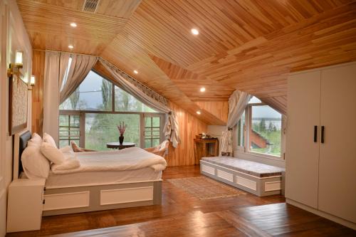 Nishat-Shalimar House | Tree of Life Lakeside Cottage, Srinagar