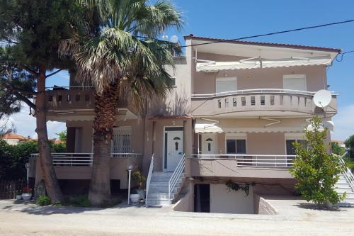 Paralia Ofryniou Hotel | Tree of Life Resort