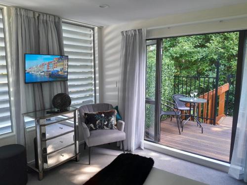 Titirangi Apartment | Tree Tops Get Away