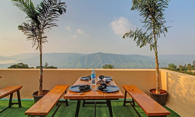 Wai Hotel | Treebo Dreamworld