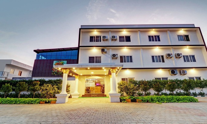 Nandigunda Hotel | Treebo Trend Shri Aprameya Resort