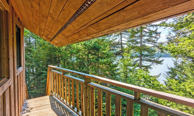 Saint-Faustin-Lac-Carre Cabin | Treehouse #01 in Mont Tremblant overlooking the lake
