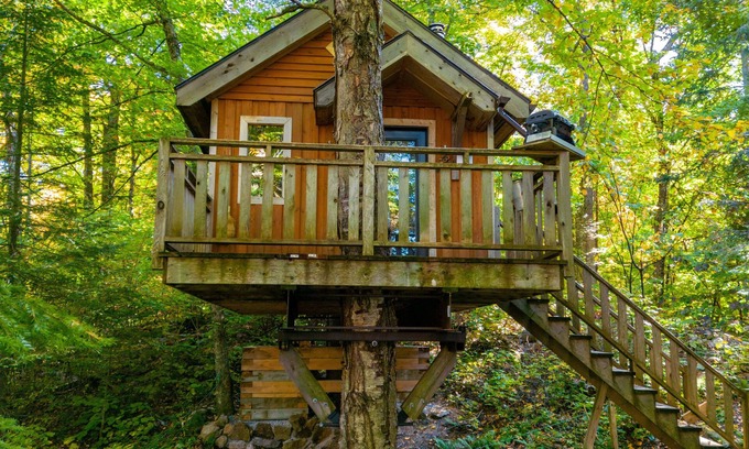 Saint-Faustin-Lac-Carre House | Treehouse #10 (Lakefront)