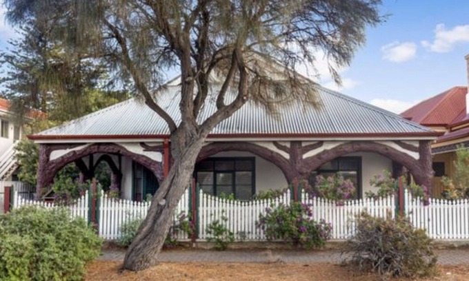 Grange House | Treehouse by the Sea