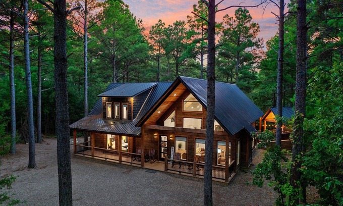 Pickens Cabin | Treehouse Playset, Trail Access, Hot Tub, Fire Pit