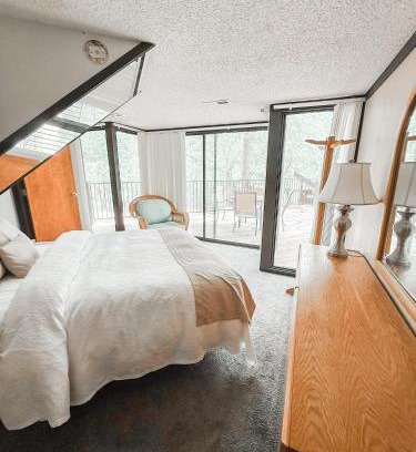 Village of Four Seasons House | Treehouse Treetop Village66-3bed3bapools-8pp