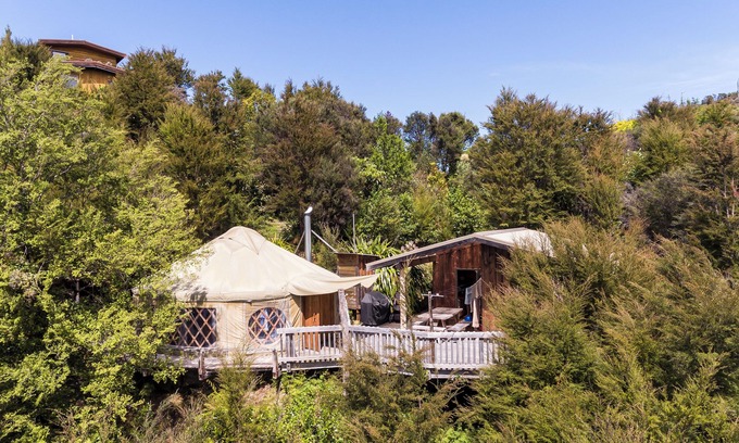 Motueka Valley Ski Chalet | Treehouse Yurt retreat