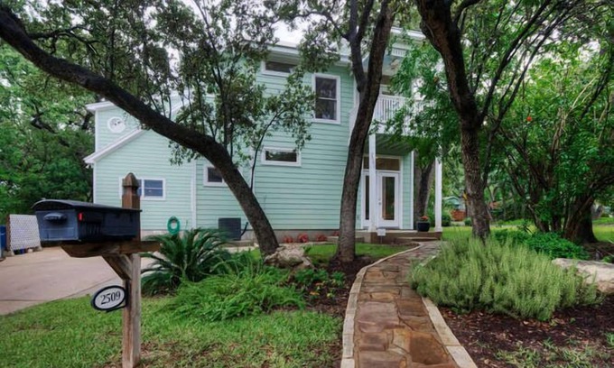 Galindo House | Treetop Guesthouse - Monthly Rental - South Central