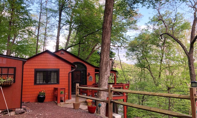 Baptistown House | Treetop hideaway, Relaxing, Small towns, Dining, Hiking, Biking, Water sports,