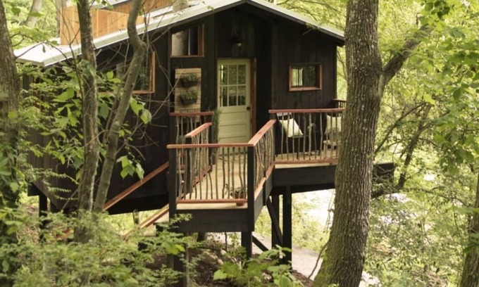 Flintstone Cabin | Treetop Hideaways: The Elements Treehouse