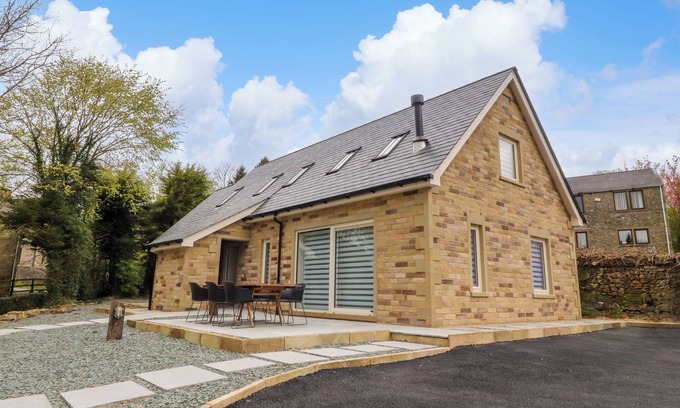 Newton-in-Bowland Cottage | TREETOPS, family friendly, with open fire in Clitheroe