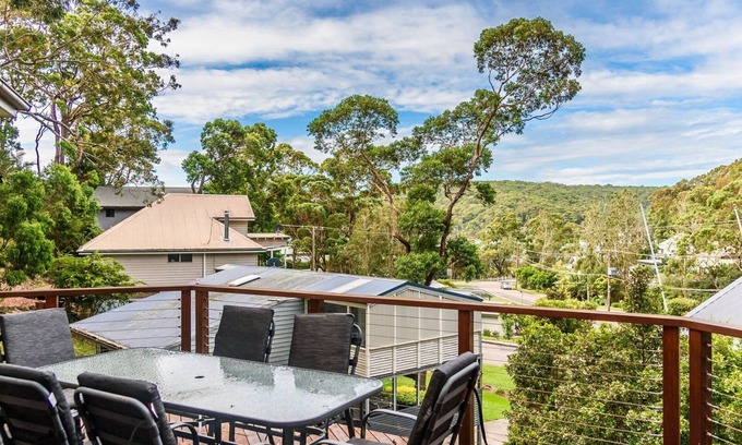 Hardys Bay House | 'Treetops on the Bay' by Accom Holidays