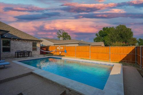 Rowlett House | Trendy and Modern home w a Private Pool