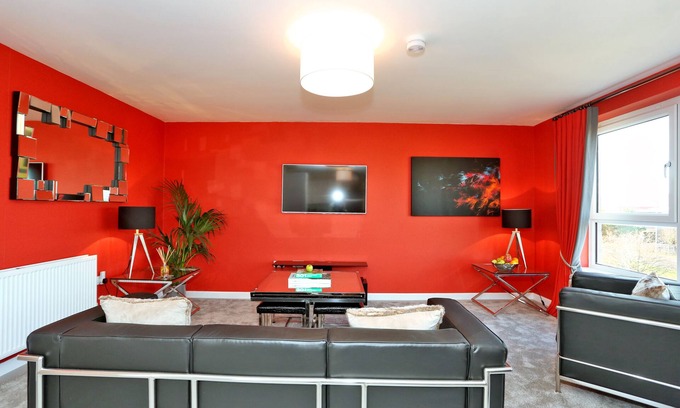 Dyce Apartment | Trendy apartment a short drive from Aberdeen City