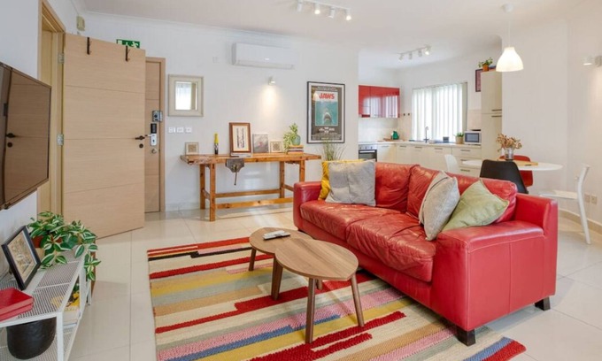 Bahar ic-Caghaq Apartment | Trendy & Colourful 1BR home w/WIFI in Naxxar