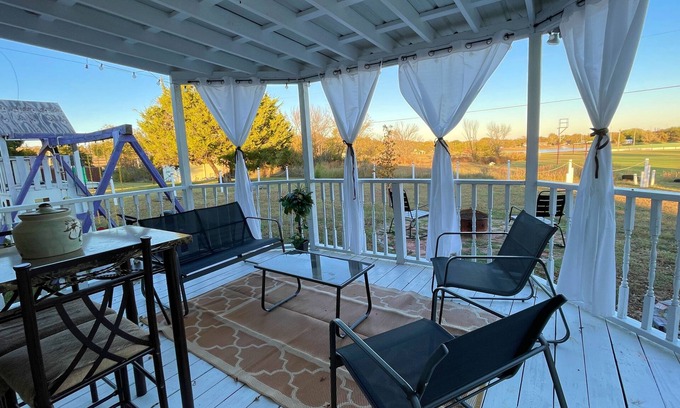Coffeyville House | Trendy home with a scenic back porch, fish, golf and more