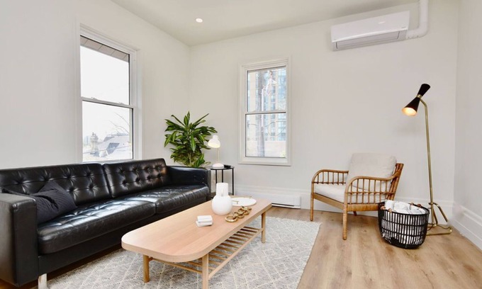 Barrie Apartment | Trendy Lake View Suite Downtown