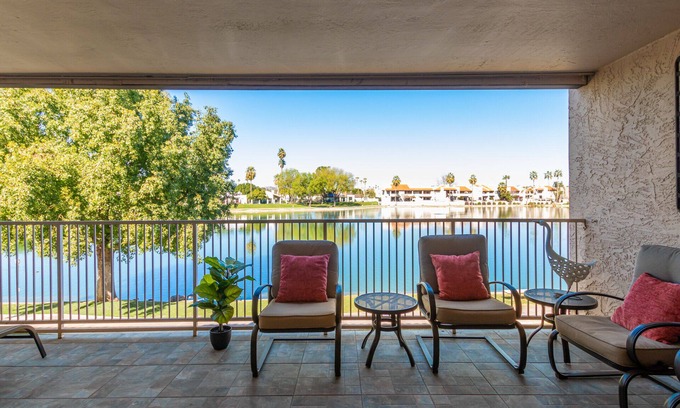 Desert Shores Condo | TRENDY Lakefront + 3 KING beds + HEATED pool