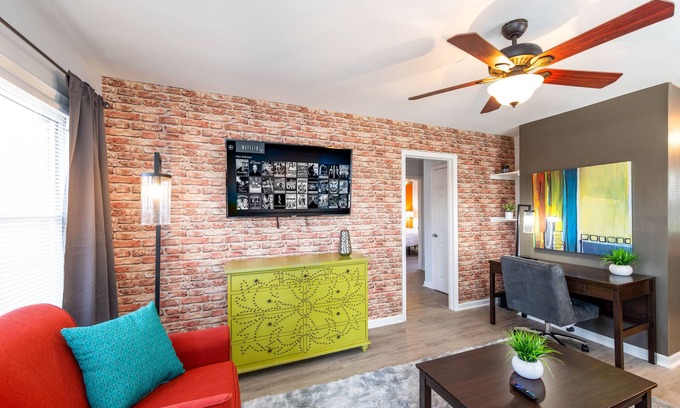 Charlotte House | Trendy Queen City Escape ◉ California King beds awaits!