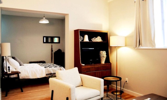 East Passyunk Crossing Apartment | Trendy Studio in Prime South Philly Neighborhood