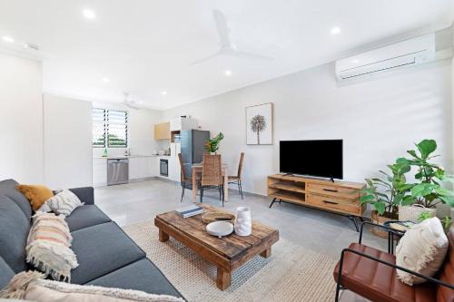 Rapid Creek Apartment | 'Tres Botanica' Nightcliff Escape for Groups, Three Adjacent Apartments