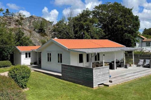 Mollosund House | Trevligt hus & Sjöbod i mysiga Mollösund Tången