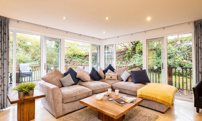 St Austell Cottage | Trewhiddle Villa 16 - a trewhiddle that sleeps 7 guests in 4 bedrooms