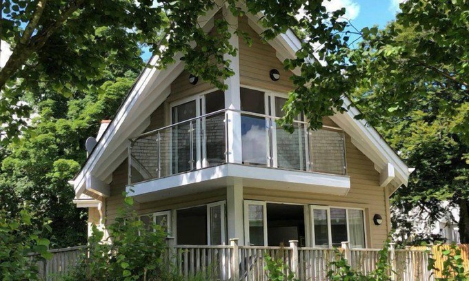 St Austell Cottage | Trewhiddle Villa 19 - a trewhiddle that sleeps 7 guests in 4 bedrooms
