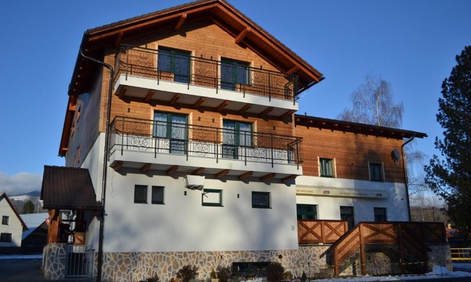 Smrecany House | Tri kopy* - penzión, reštaurácia a pizza