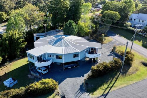 Eagle Heights House | Tri-Living with Coastal Views Tamborine Mountain