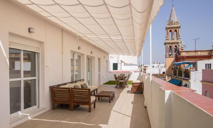 Triana Apartment | Triana Deluxe Skyview
