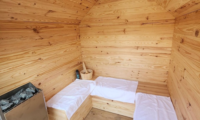 Dreuil-les-Amiens House | TRIBU CHILL HOUSE Jacuzzi sauna on terrace overlooking the Somme river