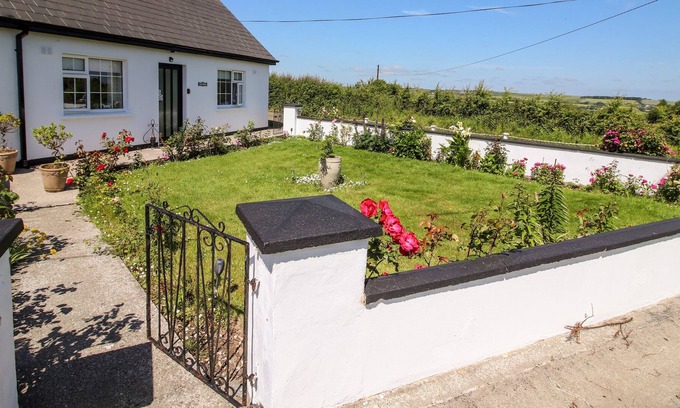 Listowel House | TRIENERAGH, pet friendly, with a garden in Duagh, County Kerry
