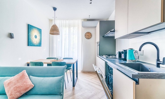 Barriera Vecchia-San Giacomo Apartment | Trieste Elegant Turquoise Apartment