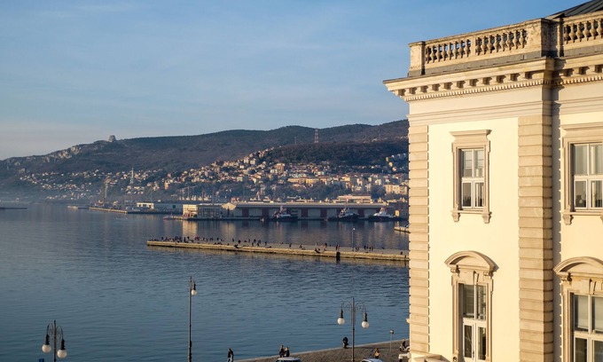 Citta Nuova-Barriera Nuova-San Vito-Citta Vecchia Apartment | Trieste Luca's Home - Luxury Apartment next to the Hotel Savoia