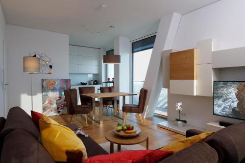 Erdberg Apartment | Triiiple Suites Level 21 mit Balkon und Tiefgarage
