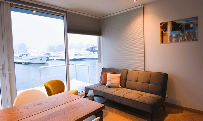 Heugum Boat Rental | Trinidad | Luxury Houseboat in Maastricht | 4+1