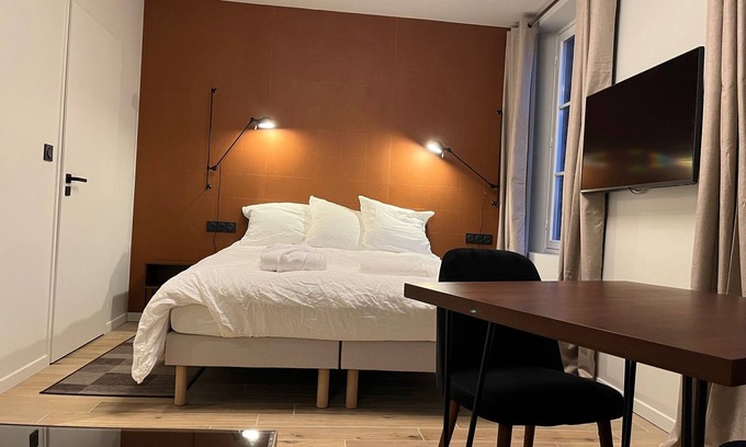 Villers-Cotterets Apartment | Triple room with bathroom