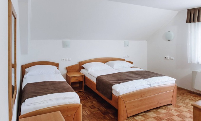 Zrece House | Triple Room with Balcony 3