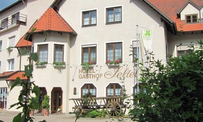 Wiesensteig Apartment | Triple room with shower and toilet