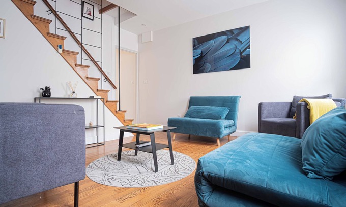 Hincmar Apartment | TRIPLEX with office and free parking just a stone's throw from Reims Cathedral!