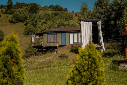 Sirnea House | Tripsylvania Tiny House