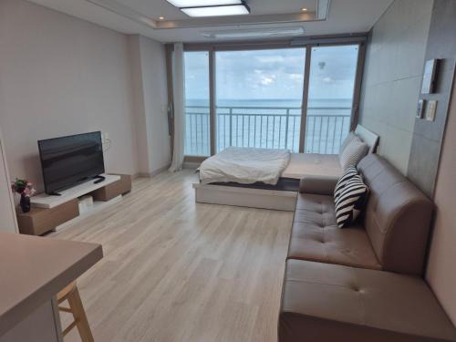 Buk-gu Apartment | Trium Ocean View