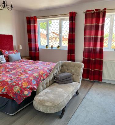 Bretby Apartment | Triumph Norton close to NEC