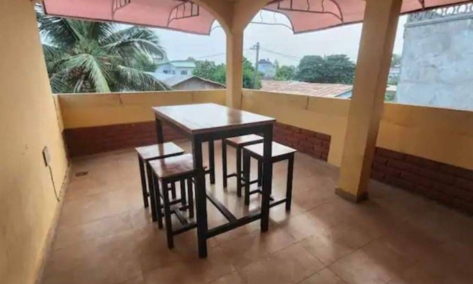 Porto-Novo Apartment | trois chambres et salon avec un balcon à Porto Novo, Oueme, Benin