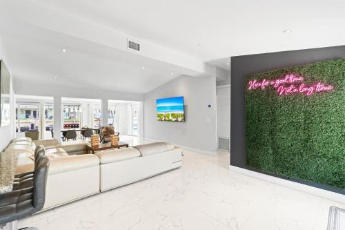 Lauderdale Isles House | Tropical 4 bed Pool Views
